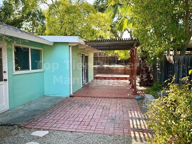 Building Photo - Charming 3 Bed / 1 Bath / 1,364 Sqft House in Pleasant Hill - Available February 17th!