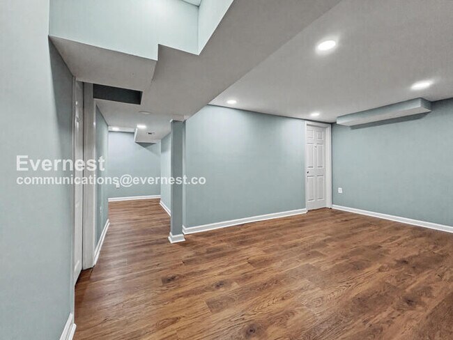 Building Photo - 8010 Carmel Dr