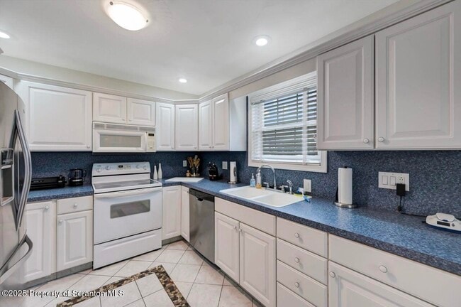 Building Photo - 11 Gilroy St