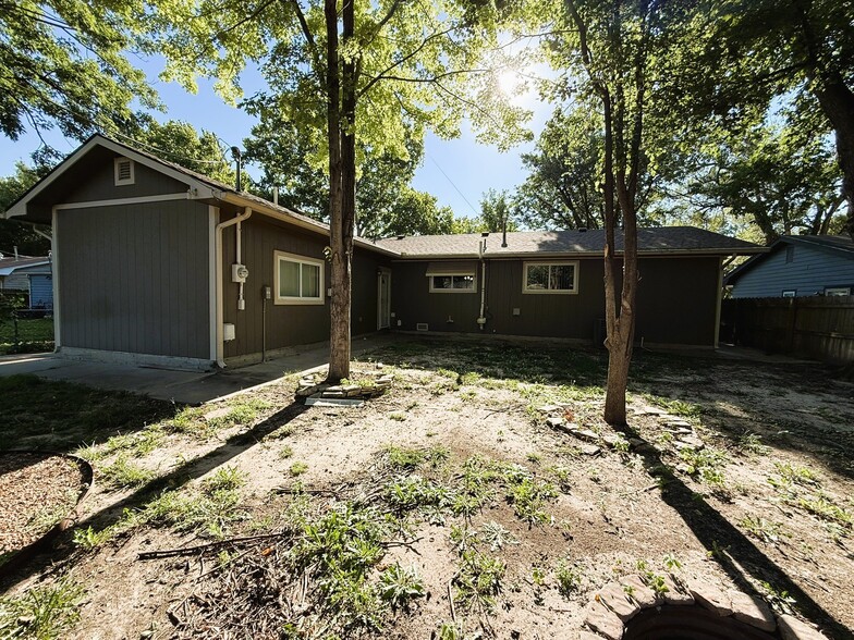 Building Photo - 3147 S Gordon Ave