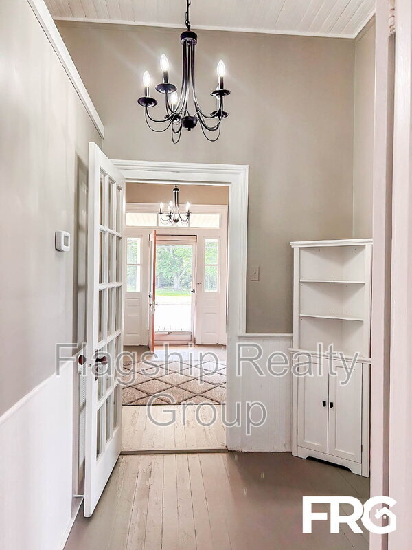 Building Photo - 304 N Caswell St