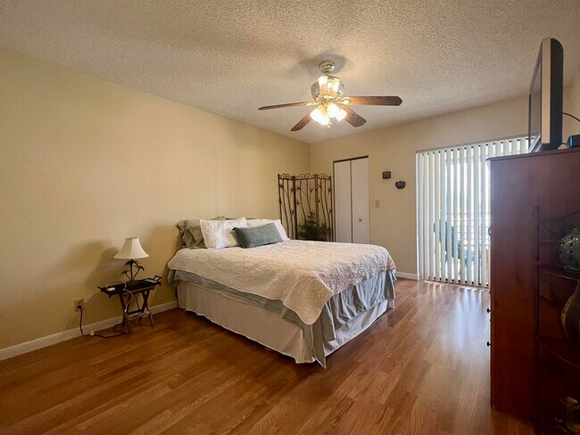 Building Photo - 3154 Via Poinciana