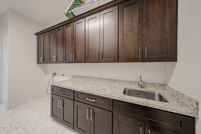 Building Photo - 6327 E Dixileta Dr