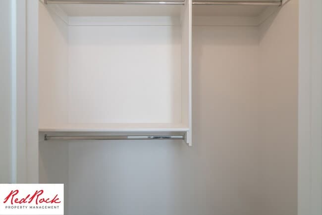 Building Photo - Conveniently located 3 Bedroom Townhome