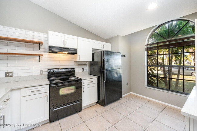 Building Photo - 869 Yorktowne Dr