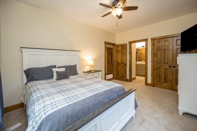 Building Photo - 153 Golden Meadow Ln