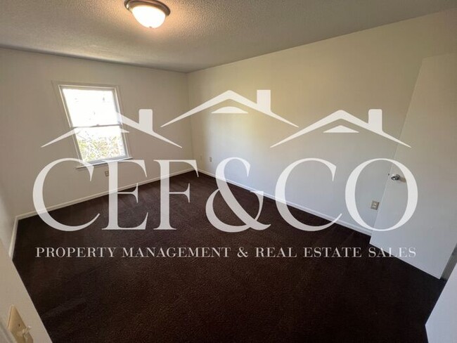 Building Photo - Spacious 2-Bedroom, 1.5-Bath Townhome in S...