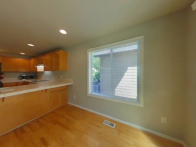 Building Photo - 4 Bedroom House ~ South Corvallis