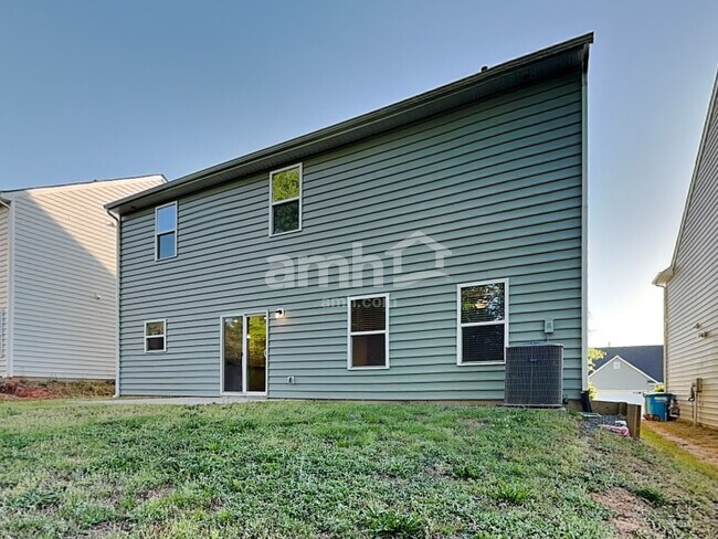 Building Photo - 515 McMillan Ln