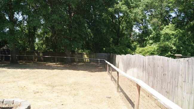 Building Photo - 375 Niblick Dr