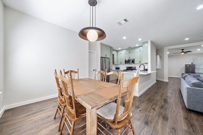 Building Photo - 8809 Corran Ferry Dr