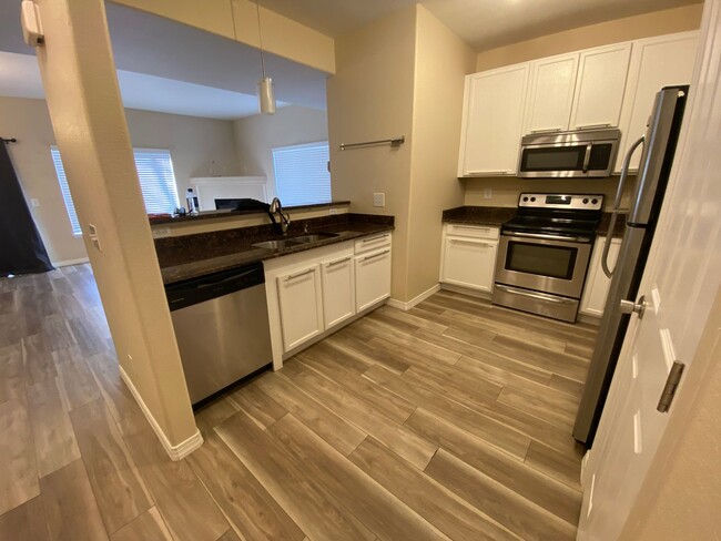 Building Photo - Reunion Two Bedroom Condo with Garage