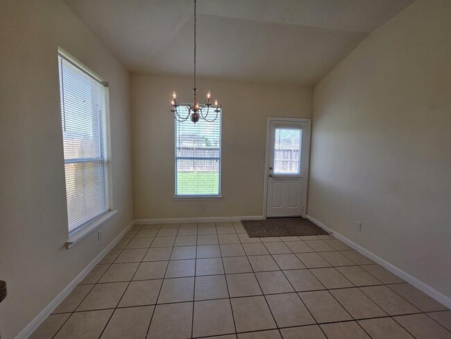Building Photo - 2026 Makenna Ln
