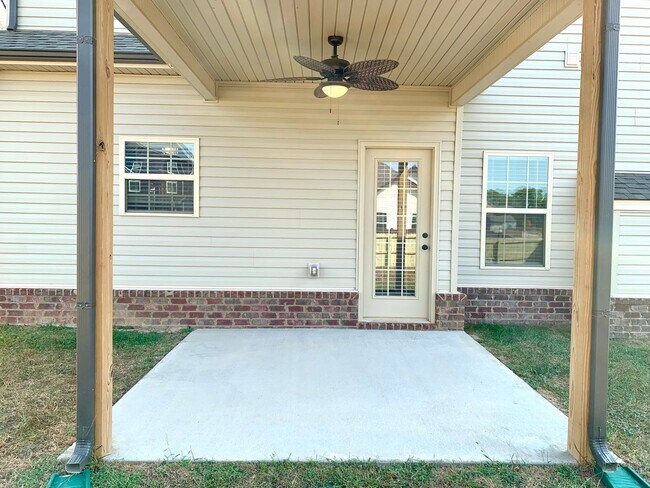 Building Photo - 987 E Creek Coyote Trl