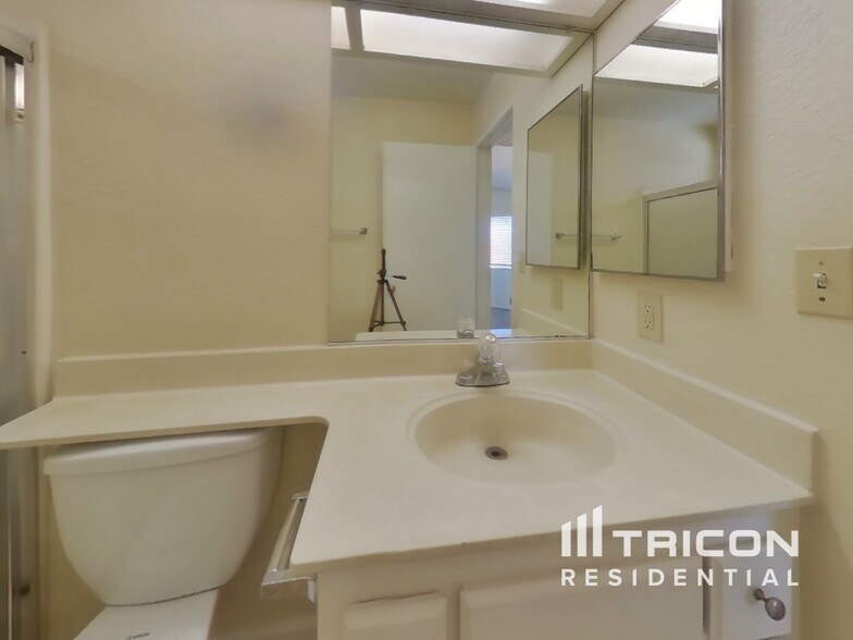 Building Photo - 217 Sunhaven Dr