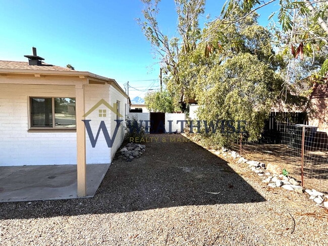 Building Photo - Freshly Remodeled 3 Bedroom 2 Bath Home for Rent 4641 E 13th Street Unit A,Tucson, AZ 85711 $1,49...