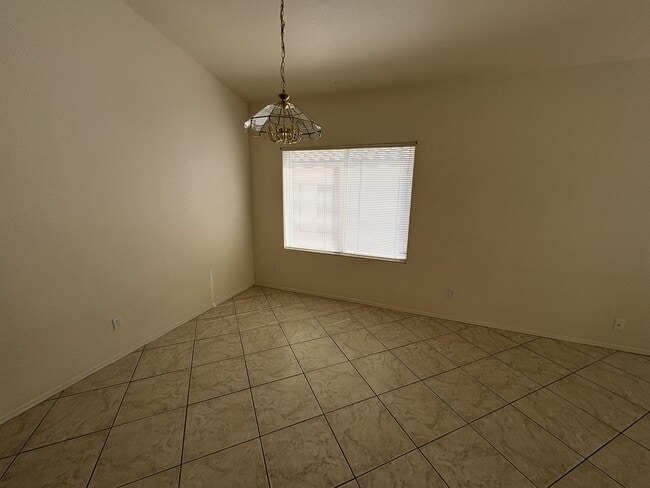 Building Photo - Great eastside location pet friendly