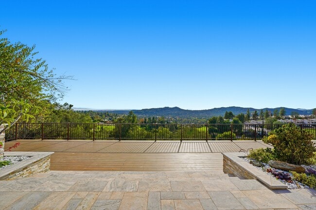 Building Photo - 5527 Burning Tree Dr