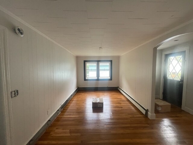 Building Photo - 353 Laurel St