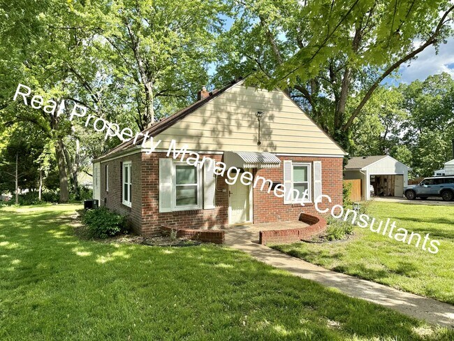 Building Photo - 2 Bedroom Classic Ranch