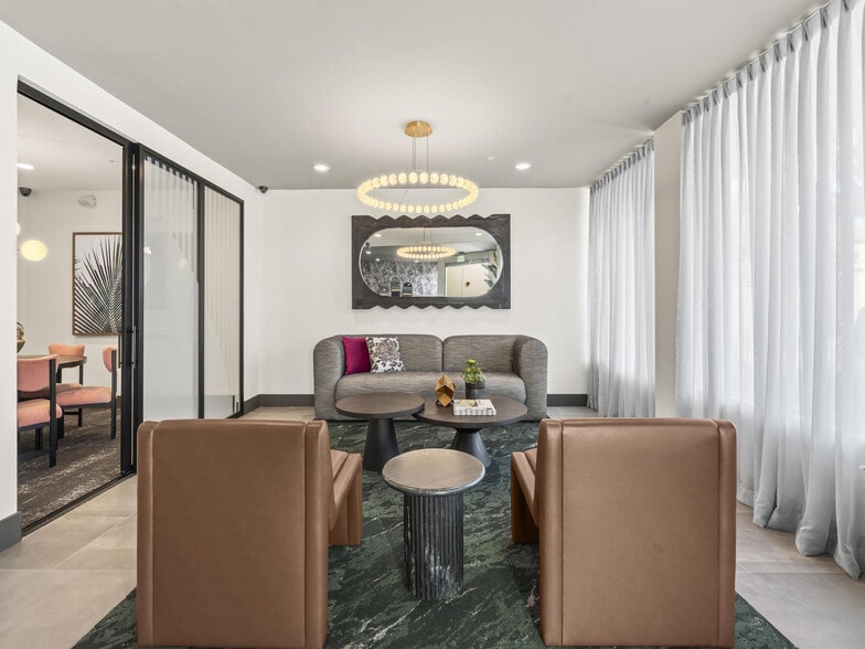 Building Photo - Clinton