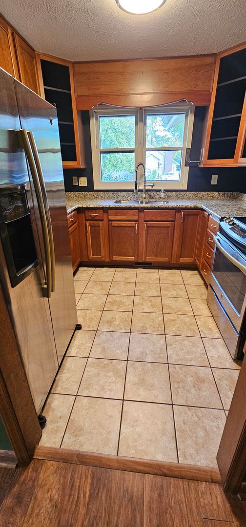 Building Photo - Charming & Spacious 3-Bed, 2-Bath Home in ...