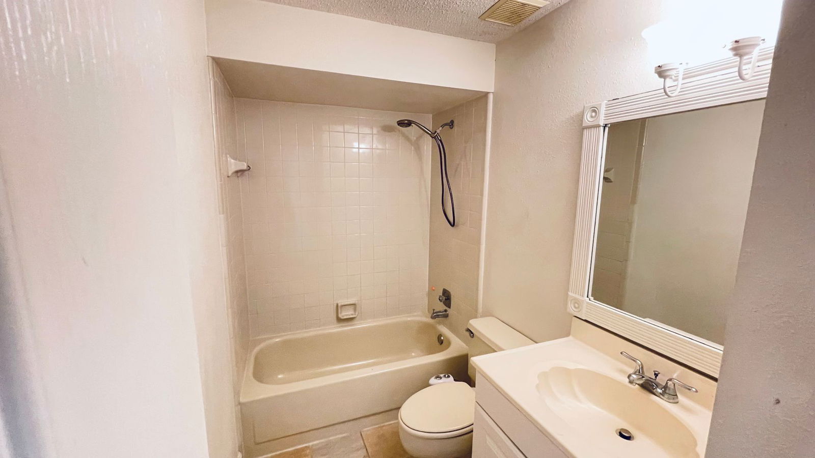 Building Photo - 600 Northern Way