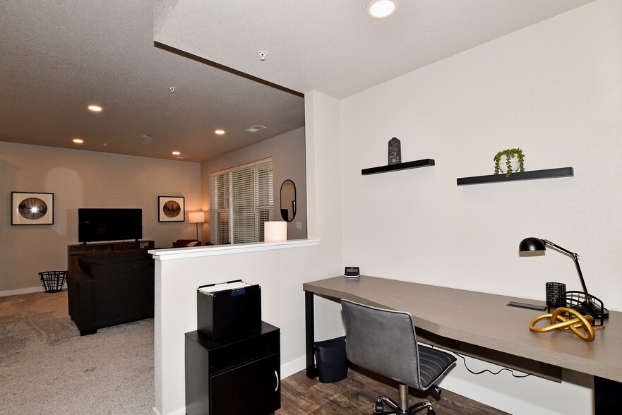 Great for work from home environment - 4115 N Park Dr