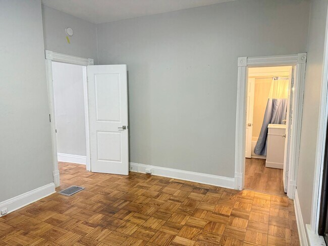 Building Photo - 920 S Jackson St