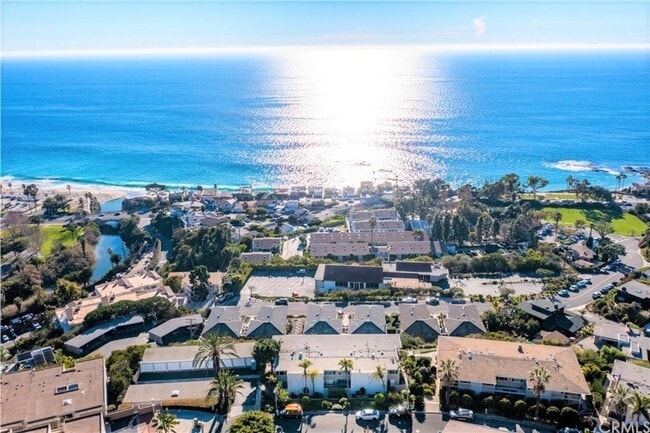 Building Photo - Ocean View Single Level Laguna Beach Condo!