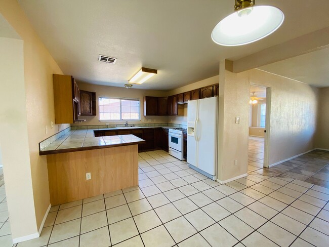 Building Photo - 4/2 Home with a backyard!