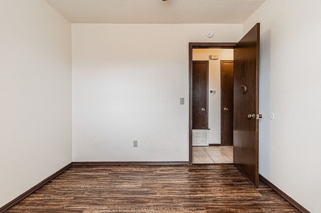 Building Photo - 3 Bed 1.5 Bath in Del City!