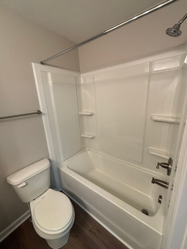 Building Photo - Just like New townhome for Rent!