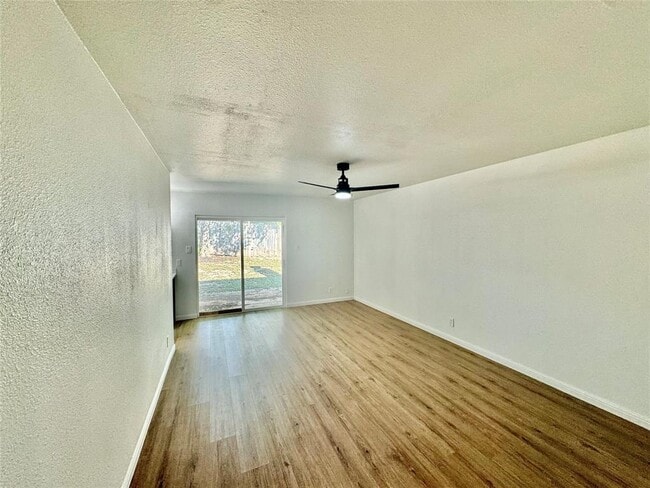 Building Photo - 9506 Stonebridge Dr