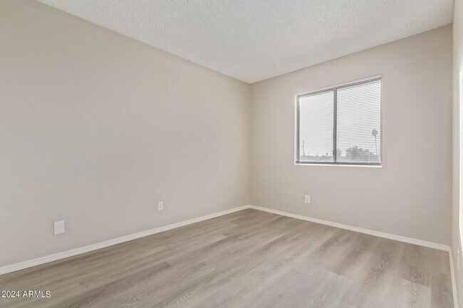Building Photo - 7144 N 66th Dr