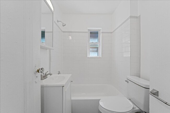 Building Photo - 3847-3849-3849 Beechwood Blvd