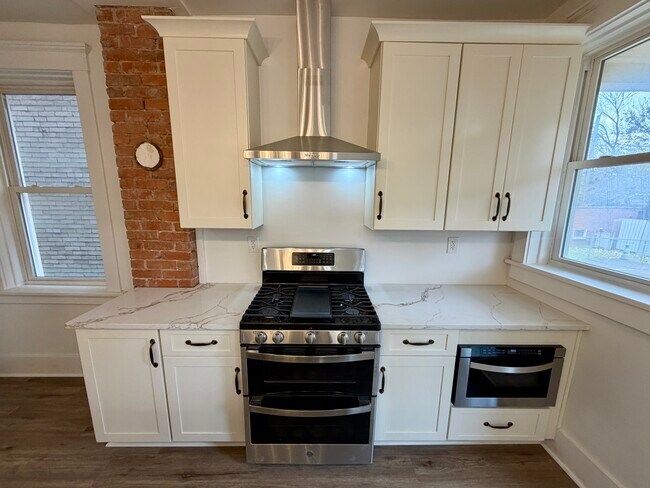 Building Photo - 226 Gross St