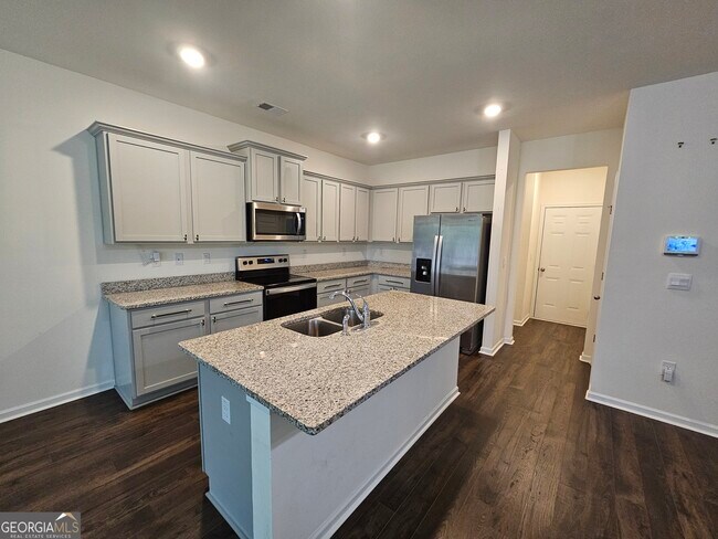Building Photo - 190 Hampton Cir