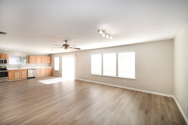 Building Photo - 7157 Beekman Lake Dr