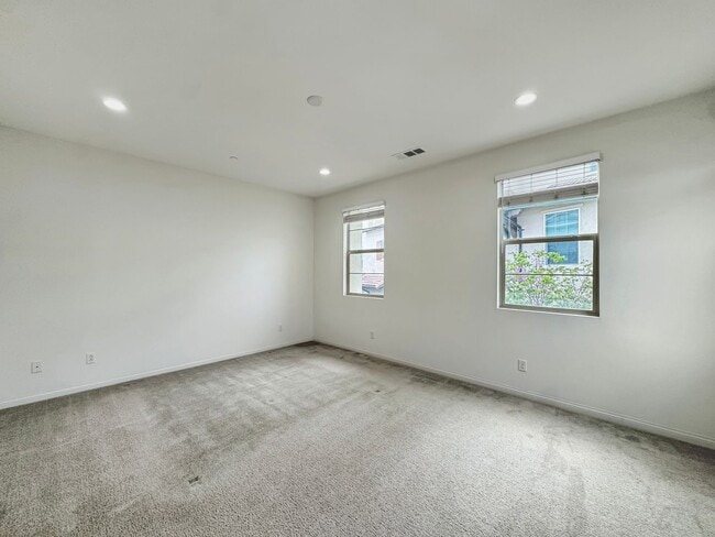 Building Photo - Beautiful 3B/2.5BA Townhome in 4S Ranch!