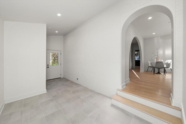 Building Photo - 1037 Belleforte Ave