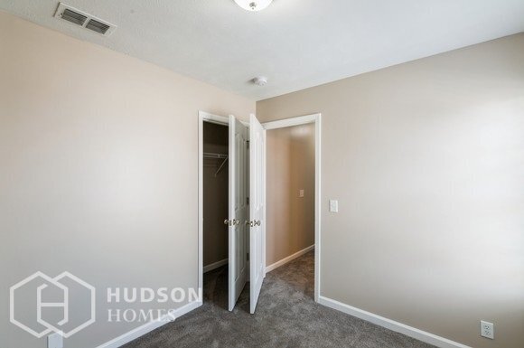 Building Photo - Move in by October 15th - GET $500 OFF 1ST...