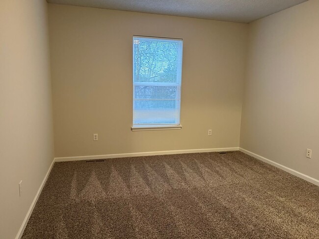 Building Photo - 3 Bed 2 Car Duplex in Grain Valley