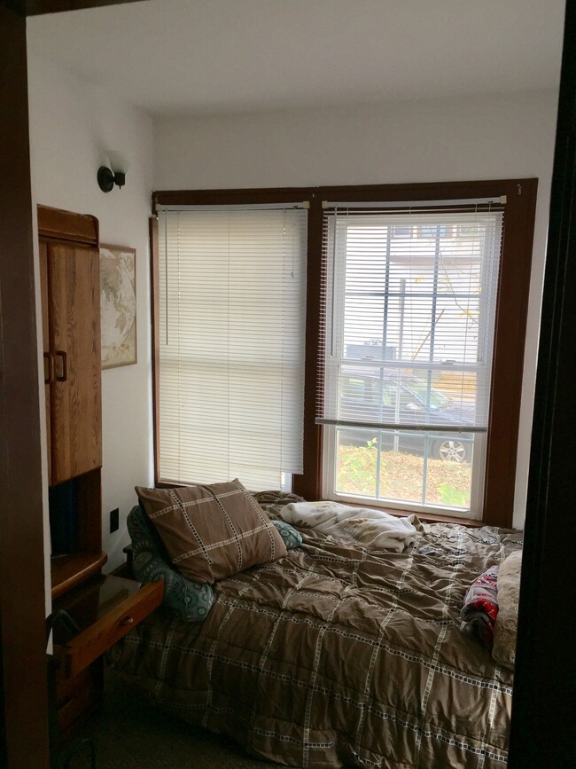 Bedroom 2 - 2001 Monroe St