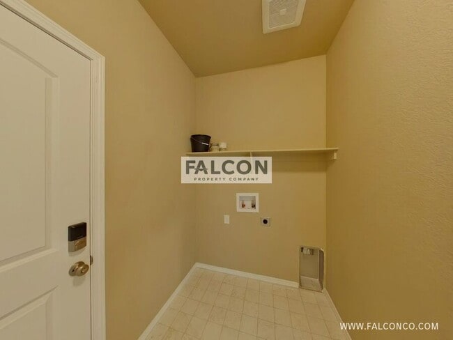 Building Photo - 9958 Golf Crest Dr