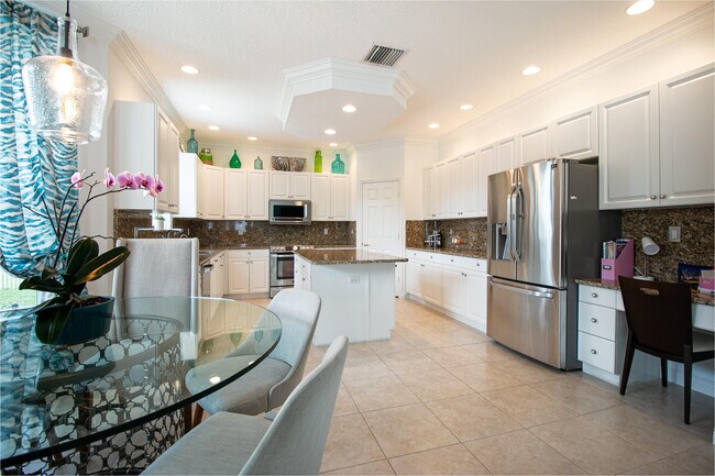 Building Photo - 2718 Misty Oaks Cir