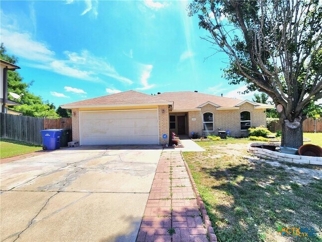 Building Photo - 2313 Bernice Cir