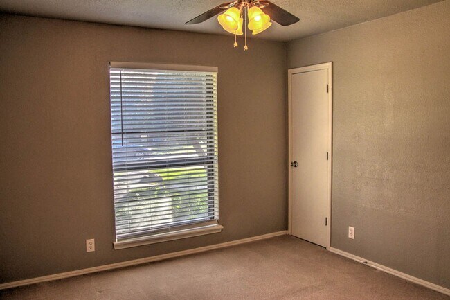 Building Photo - 3 Bedroom 2 Bath in Union Schools.  81st a...