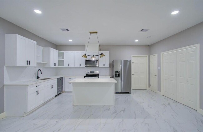 Building Photo - 12274 Wild Pine Dr