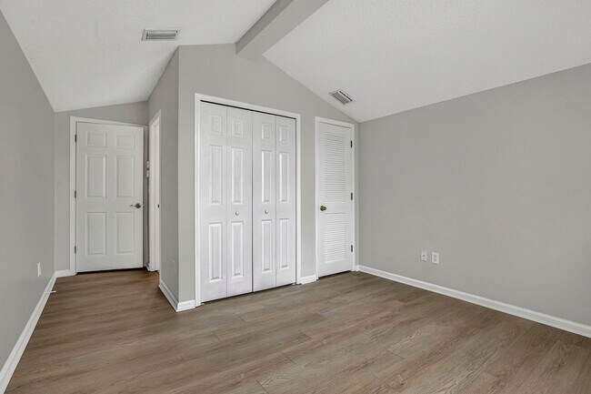 Building Photo - Renovated 5 bedroom/3 bathroom home in Wor...
